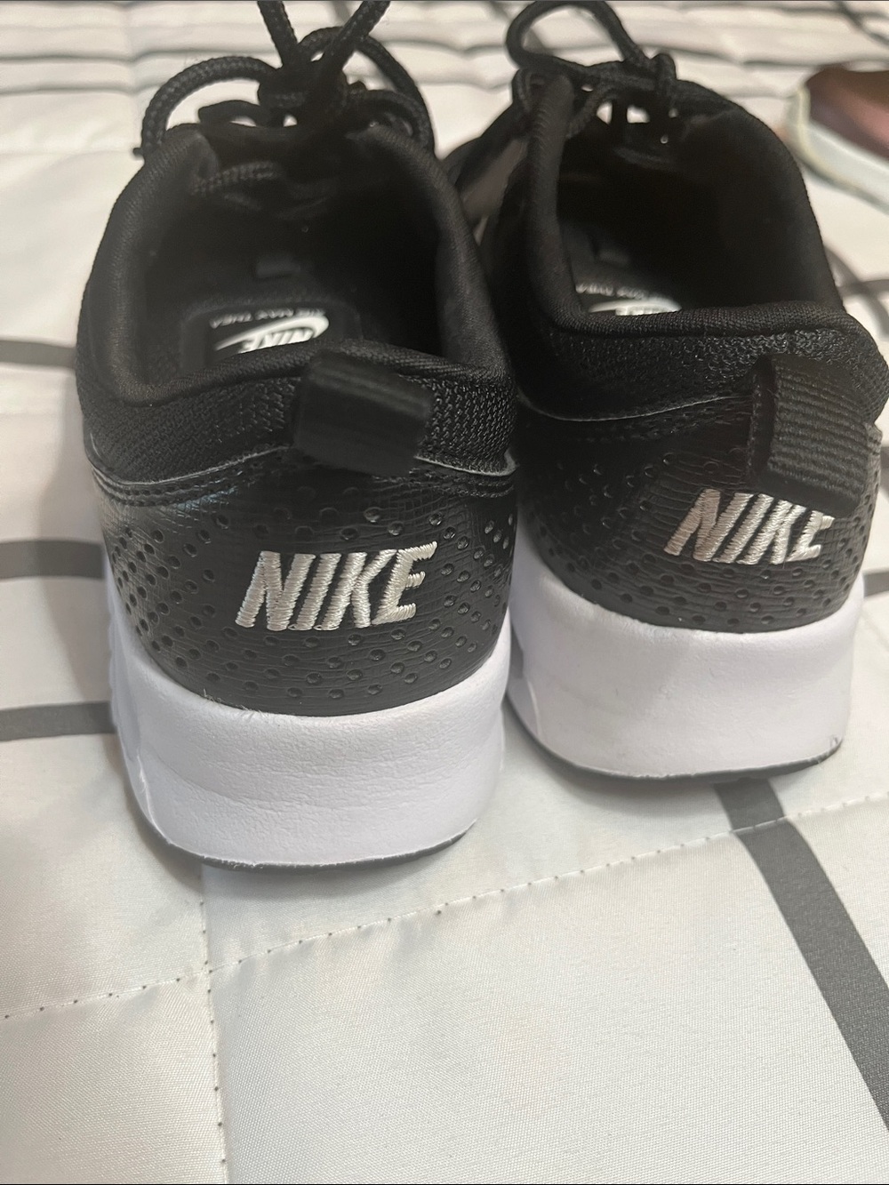 Nike Woman’s Air Max Thea 40 Low-Top Sneakers - Picture 5 of 12